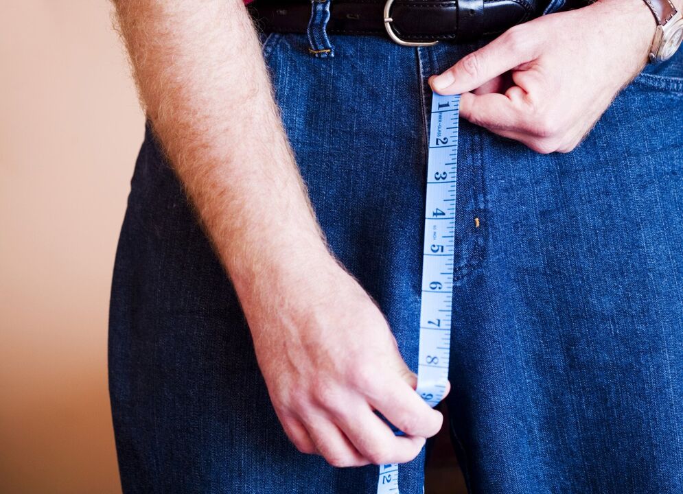 vīrietis izmēra dzimumlocekli pirms palielināšanas ar želeju